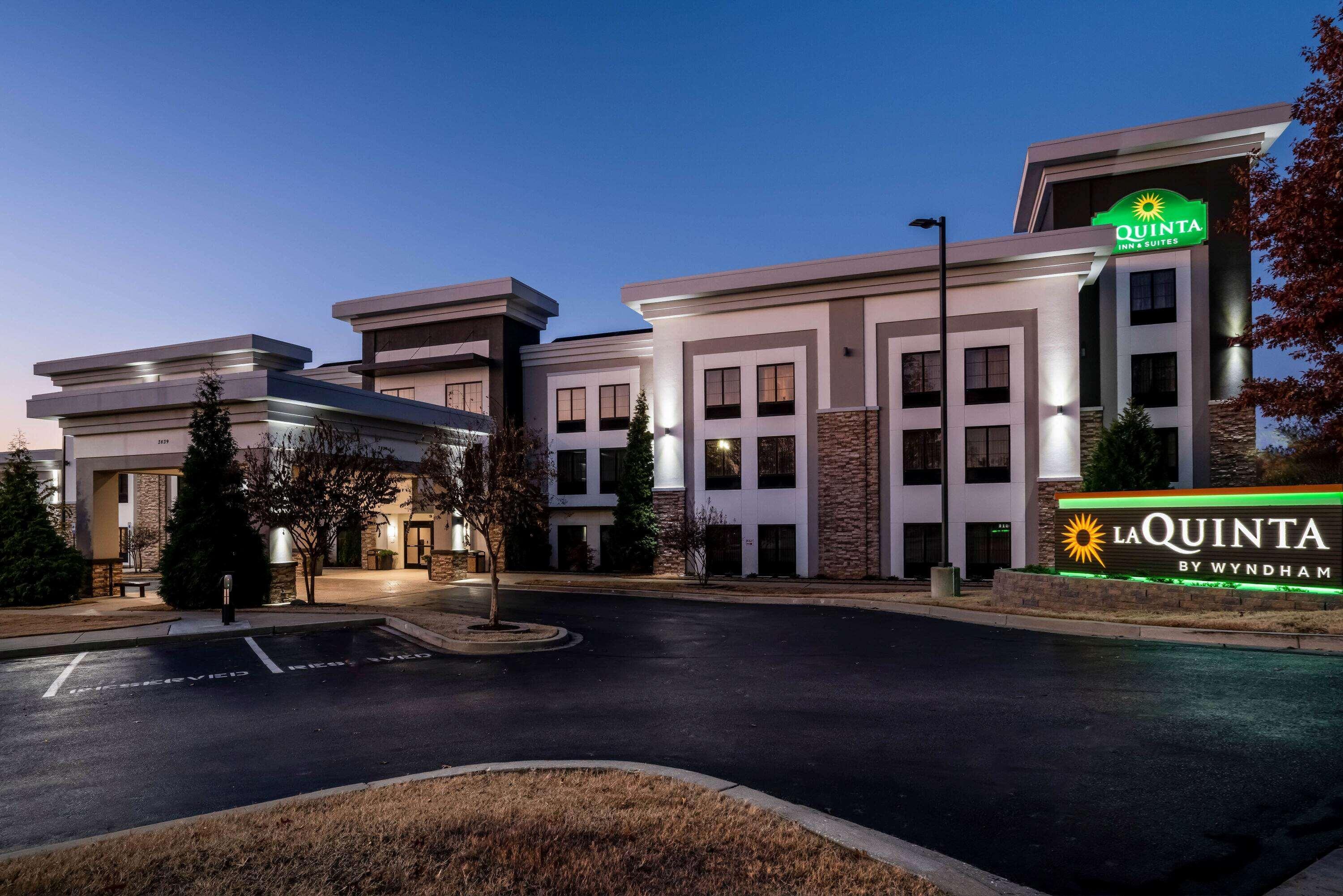Отель La Quinta By Wyndham Memphis Wolfchase Экстерьер фото