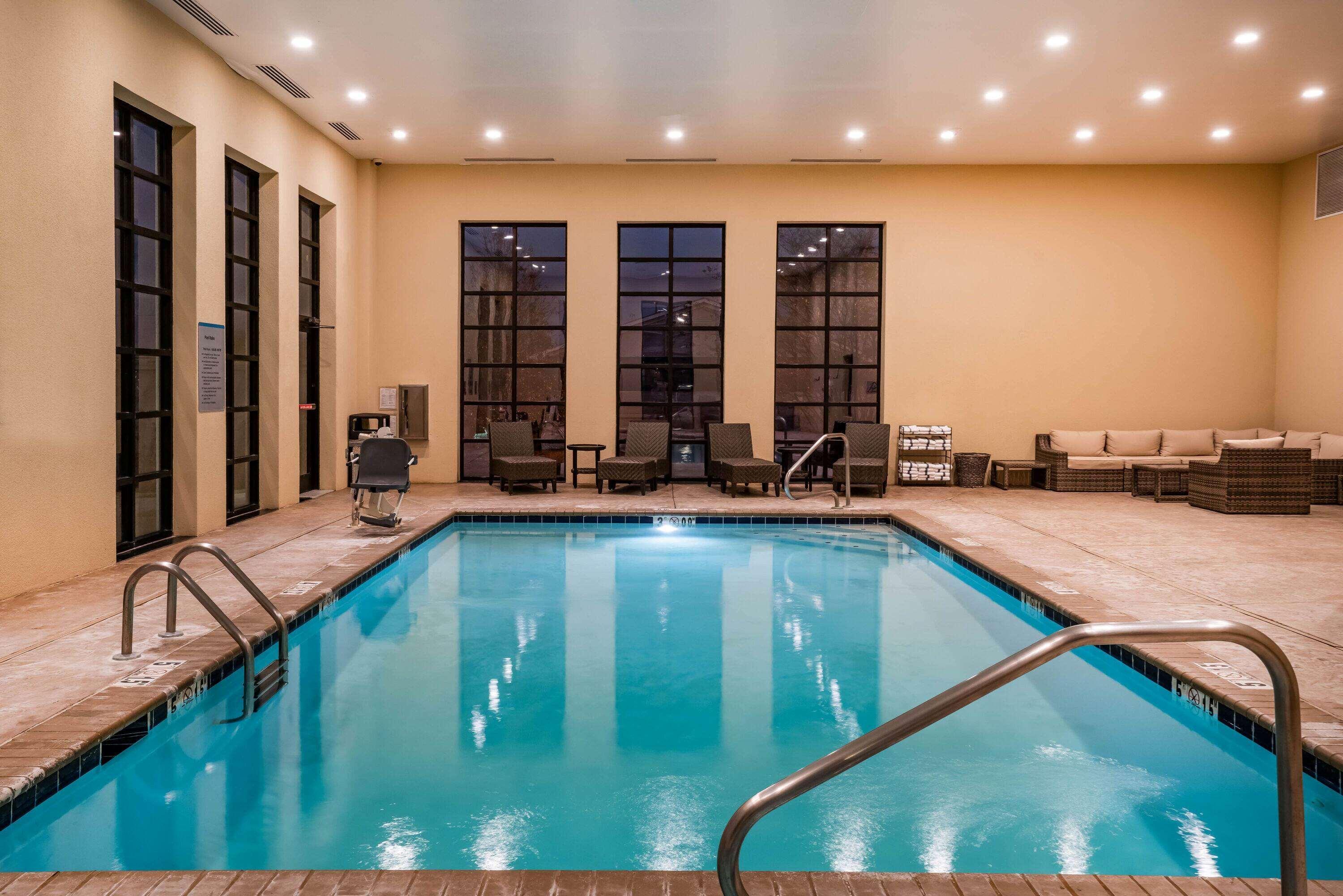 Отель La Quinta By Wyndham Memphis Wolfchase Экстерьер фото